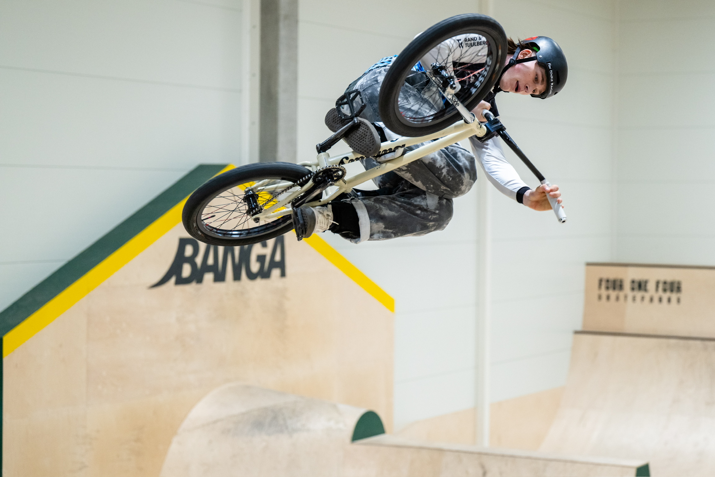 Reedest pühapäevani peeti Leedus Vilniuses rahvusvaheline BMX-freestyle võistlus (C1) Ride the Dragon, kus Liis Lokk pälvis eliitnaiste seas 6. ja Siim Savik el